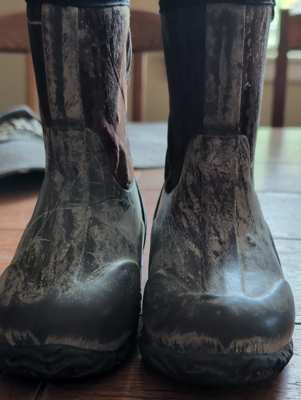 Bogs camouflage snow winter boots size 7 .